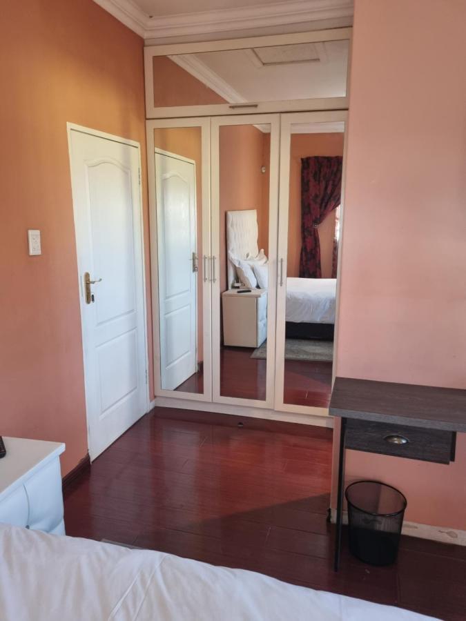 Lalela House Apartment Johannesburg Bagian luar foto