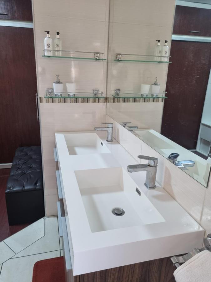 Lalela House Apartment Johannesburg Bagian luar foto