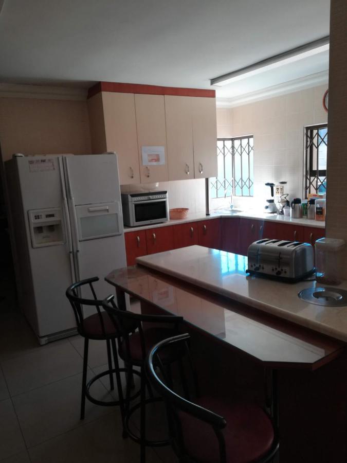 Lalela House Apartment Johannesburg Bagian luar foto