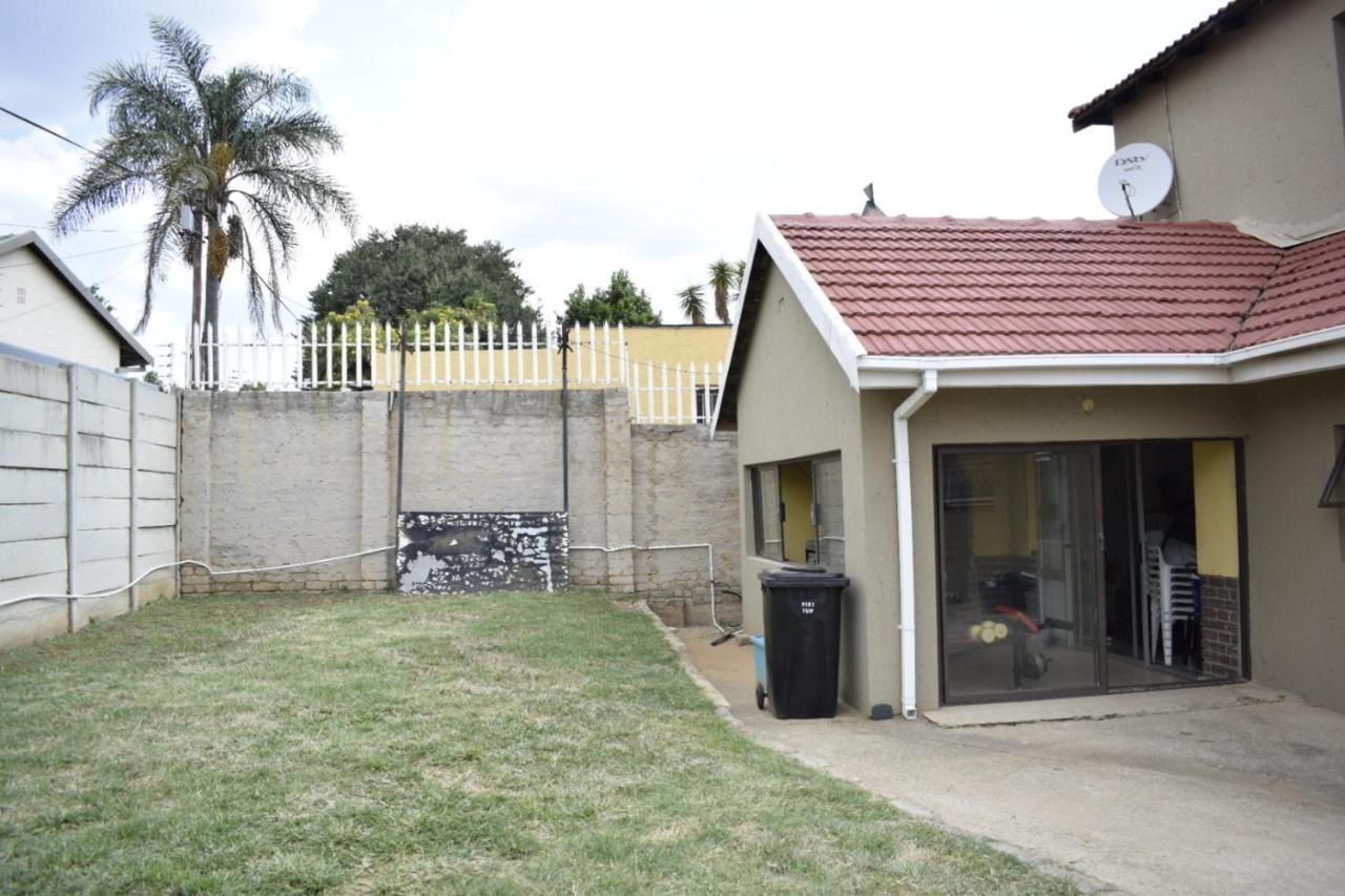 Lalela House Apartment Johannesburg Bagian luar foto