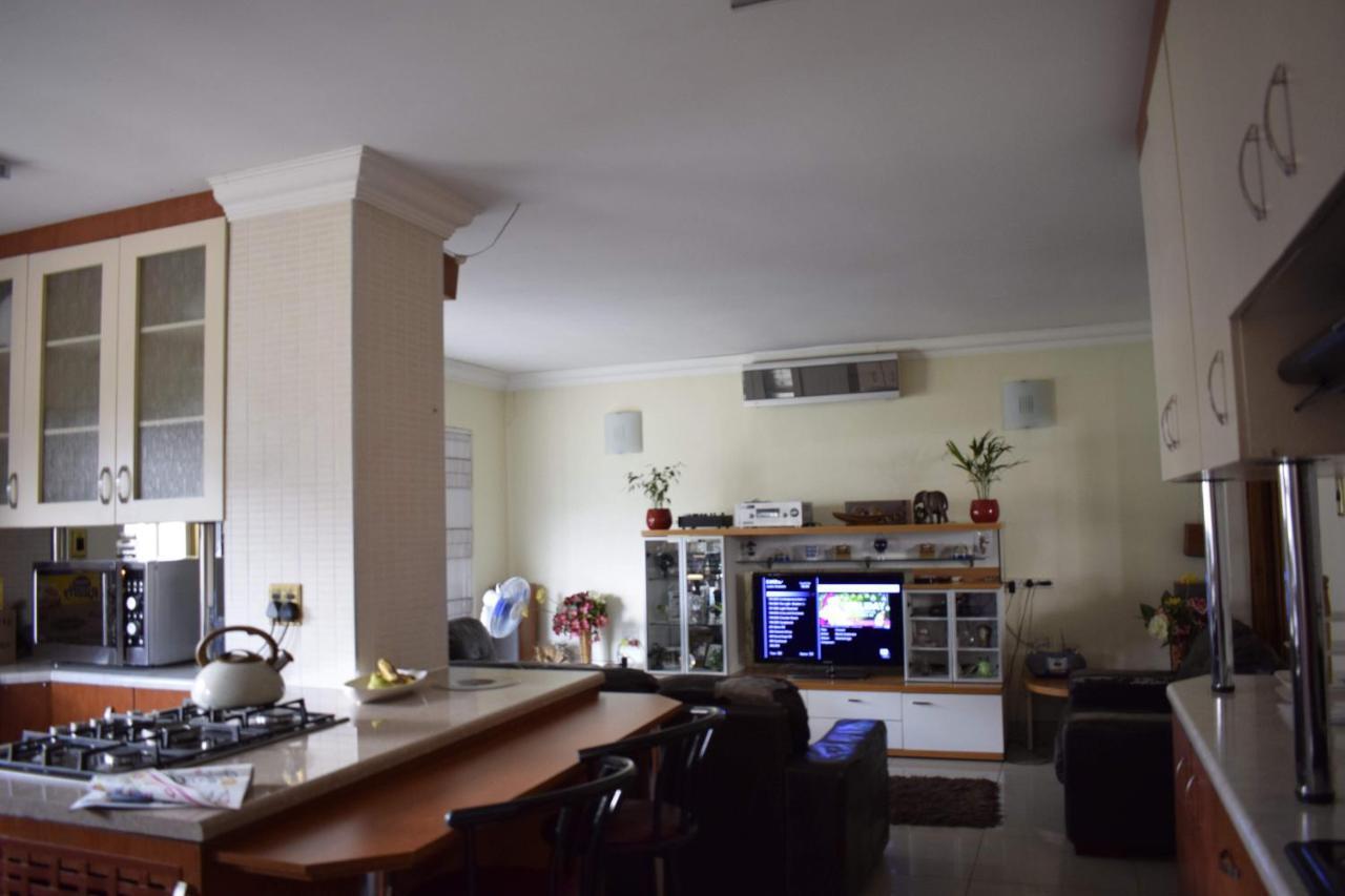 Lalela House Apartment Johannesburg Bagian luar foto