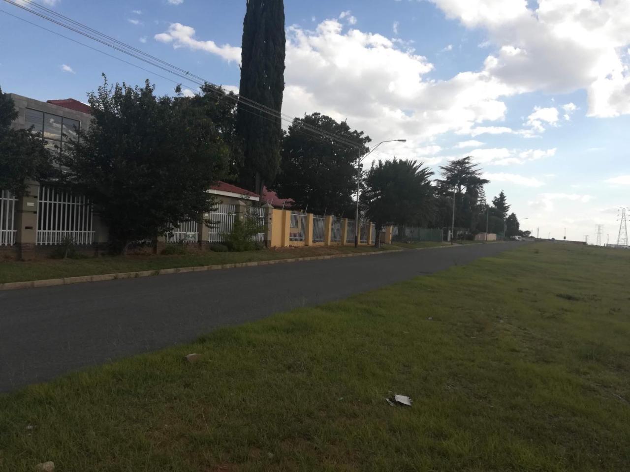 Lalela House Apartment Johannesburg Bagian luar foto