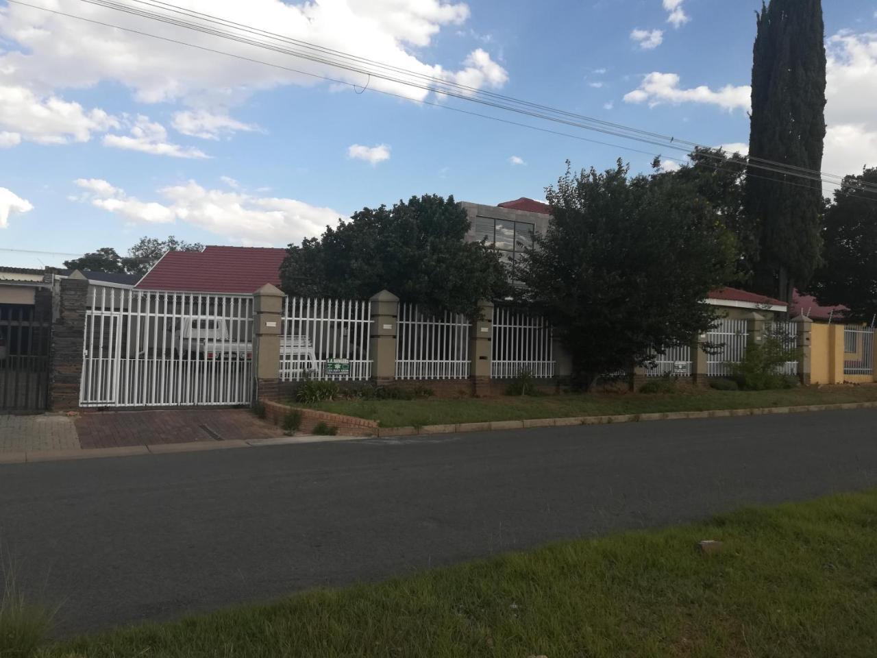 Lalela House Apartment Johannesburg Bagian luar foto