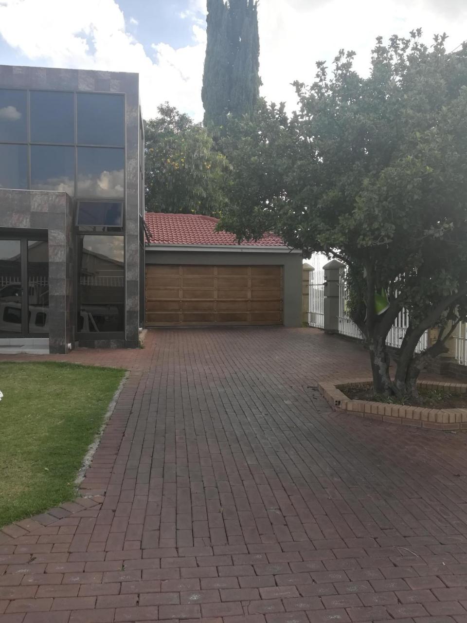 Lalela House Apartment Johannesburg Bagian luar foto