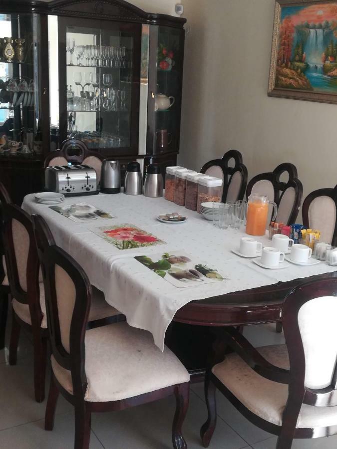 Lalela House Apartment Johannesburg Bagian luar foto